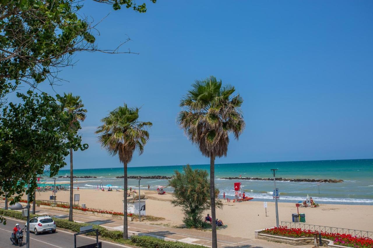 Palm Beach House - Vista Mare Montesilvano Marina エクステリア 写真