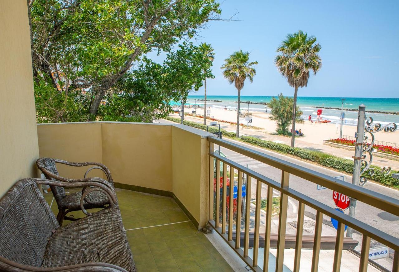 Palm Beach House - Vista Mare Montesilvano Marina エクステリア 写真