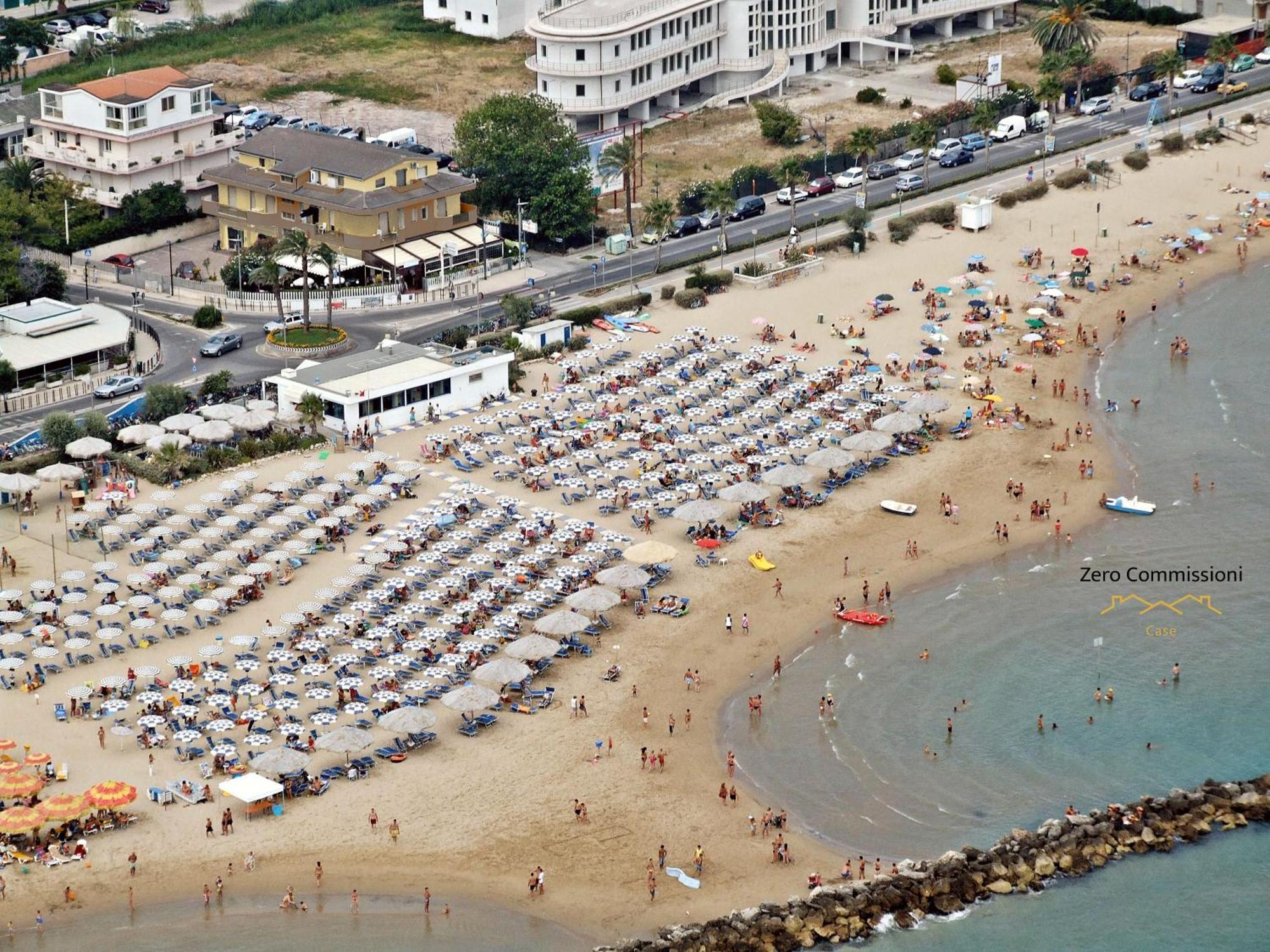 Palm Beach House - Vista Mare Montesilvano Marina エクステリア 写真
